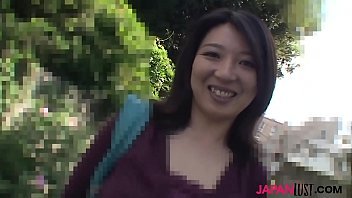 Naho tajiri jav housewife getting noisy in bed 